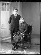 Ripresa in studio. Ritratto di gruppo di una donna e un uomo