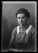 Studioaufnahme. Porträt einer Frau. Information im Register (Nr. 8): Außerdorfer Luis