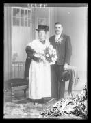 Ripresa in studio. Ritratto di un uomo e di una donna. Informazioni nel registro (nr. 7): Kornprobst Eng.