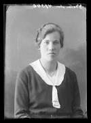 Ripresa in studio. Ritratto di una donna. Informazioni nel registro (nr. 7): Nössing Josefine