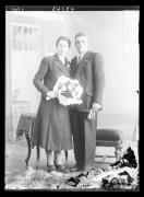 Ripresa in studio. Ritratto di gruppo di un uomo e di una donna. Informazioni nel registro (nr. 7): Viola Ampeglio