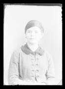 Ripresa in studio. Ritratto di una donna. Informazione nel registro [nr.7]: Bassano Filomena