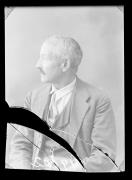 Ripresa in studio. Ritratto di un uomo. Informazioni nel registro (nr. 7): Pernstich	Leonard