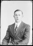 Ripresa in studio. Ritratto di un uomo. Informazione nel registro (n. 7): Graffer Josef