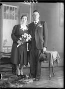 Ripresa in studio. Ritratto di gruppo di un uomo e di una donna. Informazioni nel registro (nr. 4): Coser Paola, Magré