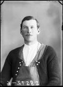 Ripresa in studio. Ritratto di un uomo. Informazioni nel registro (nr. 4): Mair Jakob, [Essakerer] Sarnthein No. 1