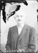 Ripresa in studio. Ritratto di un uomo. Informazioni nel registro (nr. 4): Burger Franz