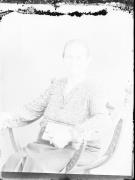 Ripresa in studio. Ritratto di una donna. Informazioni nel registro (nr. 4): Bertoldo Carlotta
