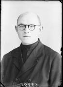 Ripresa in studio. Ritratto di un uomo. Informazioni nel registro (nr. 4): Bruder Perathoner Elias