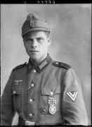 Ripresa in studio. Ritratto di un uomo in divisa. Informazioni nel registro (nr. 4): Ogefr. Pupp Josef