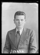 Ripresa in studio. Ritratto di un uomo. Informazione nel registro [nr. 4]: Dalmonego Renzo