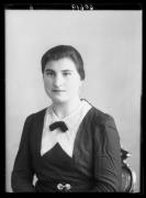 Ripresa in studio. Ritratto di una donna. Informazione nel registro [nr. 4]: Eissath Maria