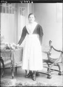 Ripresa in studio. Ritratto di una donna. Informazioni nel registro (nr. 4): Premstaller Maria, Stöcklberg, Rio Deserto, Sarentino