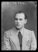 Ripresa in studio. Ritratto di un uomo. Informazione nel registro (n. 4):  Bovo Gaetano