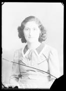 Ripresa in studio. Ritratto di una donna. Informazione nel registro (n. 4): De Oliva Silvia