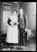 Ripresa in studio. Ritratto di gruppo di un uomo e una donna. Informazione nel registro (n. 4): Höller Josef