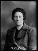 Ripresa in studio. Ritratto di una donna. Informazione nel registro (Nr. 4): Gruber Anna