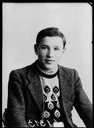 Ripresa in studio. Ritratto di un uomo. Informazione nel registro (n. 4): Ferrari Albert