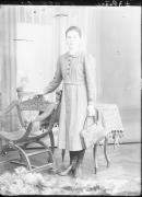 Ripresa in studio. Ritratto di una donna. Informazioni nel registro (nr. 4): Fink Rosa