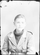 Ripresa in studio. Ritratto di un ragazzo. Informazioni nel registro (nr. 4): Götsch Pietro