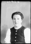 costume tradizionale (Positivo) di Fotostudio Waldmüller (1943/04/01 - 1943/04/43)