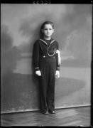 Ripresa in studio. Ritratto di un ragazzo. Informazioni nel registro (nr. 4): Perini Giuseppe