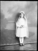 Ripresa in studio. Ritratto di una bambina. Informazioni nel registro (nr. 4): Lerchner Josef