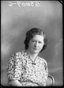 Ripresa in studio. Ritratto di una donna. Informazioni nel registro (nr. 5): Tarozzo e [Gregnanin], 2 sig