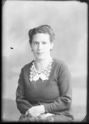 Ripresa in studio. Ritratto di una donna. Informazioni nel registro (nr. 5): Kerschbaumer Maria, Herr Frau