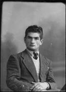 Ripresa in studio. Ritratto di un uomo. Informazioni nel registro (nr. 5): Rinaldini Giuseppe