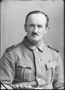 Ripresa in studio. Ritratto di un uomo in divisa. Informazioni nel registro (nr. 5): Utw. Lobis Alois