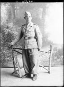 Ripresa in studio. Ritratto di un uomo in divisa. Informazioni nel registro (nr. 5): Ogefr. Gräf Franz