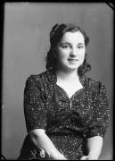 Ripresa in studio. Ritratto di una donna. Informazioni nel registro (nr. 5): Wtisaschwili Wali