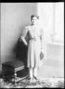 Ripresa in studio. Ritratto di una donna. Informazioni nel registro (nr. 5): Zelger Stefanie, Untergablon