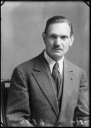 Ripresa in studio. Ritratto di un uomo. Informazioni nel registro (nr. 5): Lang Erich