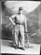 Ripresa in studio. Ritratto di un uomo in divisa. Informazioni nel registro (nr. 5): Uffz Koczy Franz