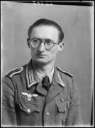 ripresa in studio (Positivo) di Fotostudio Waldmüller (1945/05/01 - 1945/05/31)