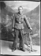 ripresa in studio (Positivo) di Fotostudio Waldmüller (1945/05/01 - 1945/05/31)