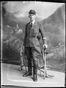 ripresa in studio (Positivo) di Fotostudio Waldmüller (1945/05/01 - 1945/05/31)