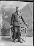 ripresa in studio (Positivo) di Fotostudio Waldmüller (1945/05/01 - 1945/05/31)