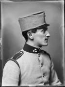 Ripresa in studio. Ritratto di un uomo in uniforme