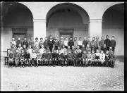 ritratto di gruppo (Positivo) di Fotostudio Waldmüller (1903/01/01 - 1903/12/31)