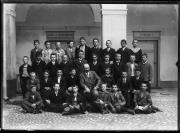 ritratto di gruppo (Positivo) di Fotostudio Waldmüller (1903/01/01 - 1903/12/31)