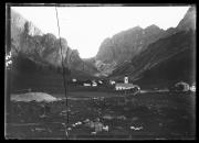 Ripresa in esterno. Paese e chiesa