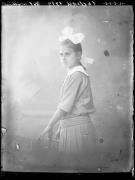 bambina (Positivo) di Fotostudio Waldmüller (1919/06/16 - 1919/06/16)