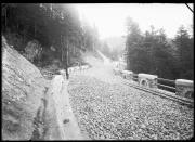 Ripresa in esterno. Costruzione di una strada, un uomo