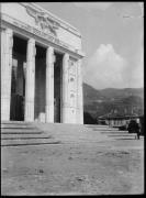 Ripresa in esterno. Monumento alla Vittoria di Bolzano