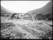 Ripresa in esterno. Costruzione di un ponte