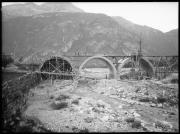 Ripresa in esterno. Costruzione di un ponte
