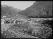 Ripresa in esterno. Costruzione di un ponte